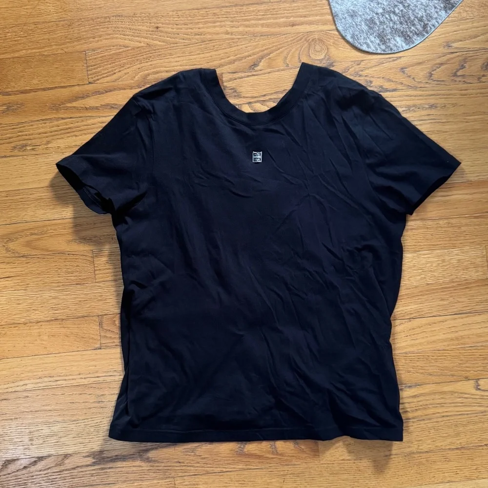 GIVENCHY BNWT Tee w/4G Emblem, Draped Back in Black Silver Size M - Picture 4 of 10